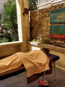 relax & enjoy a massage in garden charming B&B dar ta Zeppi